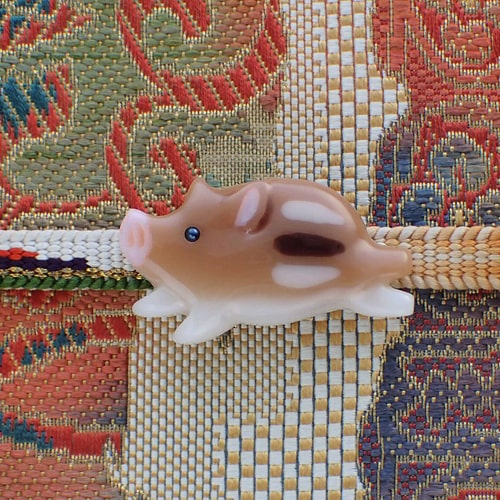 猪の帯留め　うりぼう