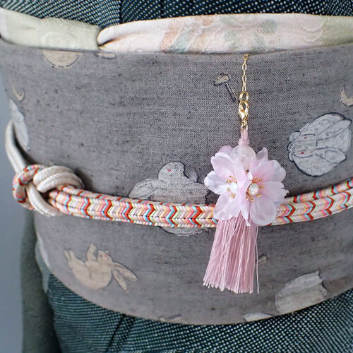 桜コサージュの帯飾り　着画