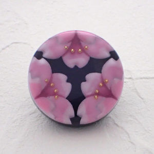 三つ割り桜の帯留色違いA　訳あり商品