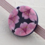 三つ割り桜の帯留色違いA　訳あり商品