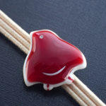 小さな千鳥帯留め赤　ちょっと難　難あり商品