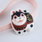 立体犬張子の帯留め旧 アップ