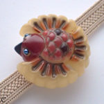 福良雀の帯留めお色違いC　アップ