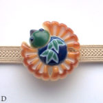 福良雀の帯留めお色違いD　正面