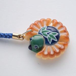 福良雀の根付お色違い　アップ