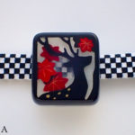 鹿と紅葉の帯留めお色違いA　正面