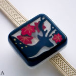 鹿と紅葉の帯留めお色違いA　アップ