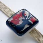 鹿と紅葉の帯留めお色違いB　アップ